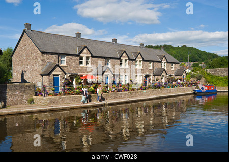 Malerische Canalside Cottages im Brecon, Powys, South Wales Cymru, UK Stockfoto