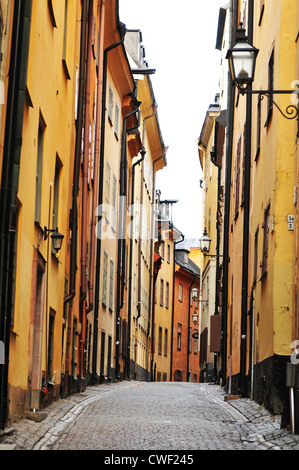 Stockholm, Schweden - 15. Dezember 2011: typische Straße mit moderner Architektur in Södermalm, einem Stadtteil im Zentrum von Stockholm Stockfoto