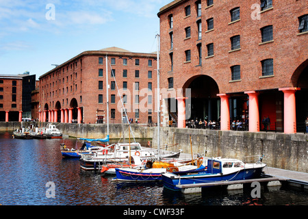 Ein Blick auf das renovierte Ferienanlage Albert Dock in Liverpool, Merseyside, England. Stockfoto