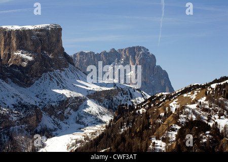 Sasso Piatto Plattkofels Langkofel, Langkofel Blick talaufwärts von Colfosco Dolomiten Italien Stockfoto