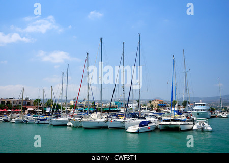 Yachten im Hafen des Dorfes Latchi, Zypern Stockfoto