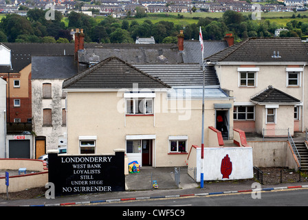 Politische Wandmalerei in einer protestantischen Gegend, Derry, Londonderry, County Derry, Ulster, Nordirland, Vereinigtes Königreich, Europa. Stockfoto