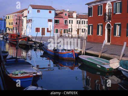 Burano Canal und bunten Häusern Lagune Venedig Veneto Italien Stockfoto