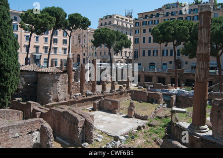 A-Tempel, Tempel von Juturna, Largo di Torre Argentina ist ein Platz in Rom, Italien, das ist die Website von einem archäologischen Graben Stockfoto