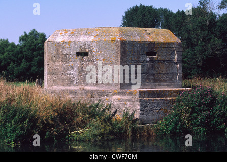 Pillbox Typ 22 Sechskant, Themse, Lechlade, Gloucestershire, VEREINIGTES KÖNIGREICH Stockfoto