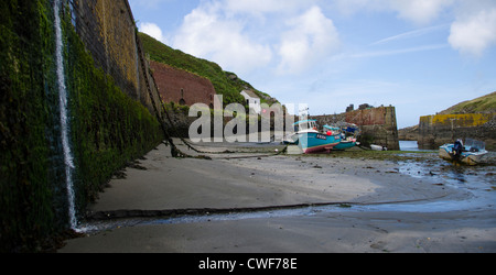 Fischerhafen auf Pembrokshire Küste Stockfoto