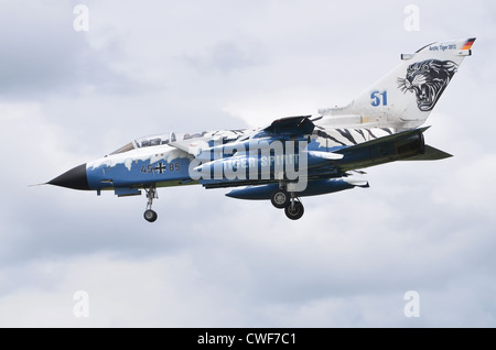 Panavia Tornado IDS in Arktis Tiger 2012 Markierungen, betrieben durch die deutsche Luftwaffe im Landeanflug auf RAF Fairford Stockfoto