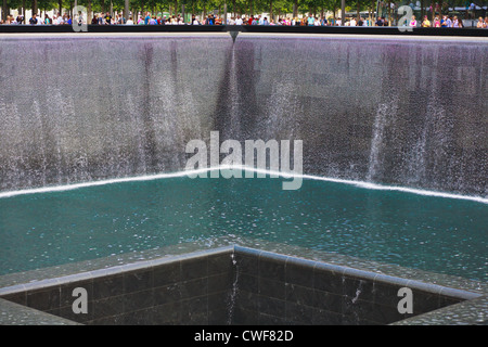 Das National September 11 Memorial in New York City, entworfen von Arad und Walker, am 10. Jahrestag der Anschläge eröffnet Stockfoto