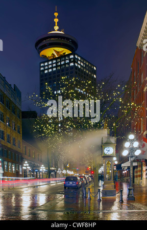 Vancouver BC Kanada Gastown an einem regnerischen Abend Stockfoto