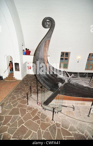 Wikinger-Schiff auf dem Display an das Wikingerschiffmuseum (Vikingskipshuset) in Oslo Stockfoto