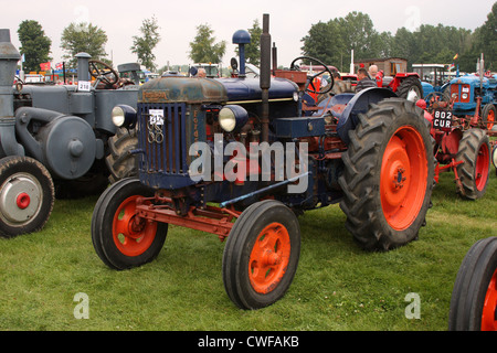 Klassische Autos und Lastkraftwagen Stockfoto