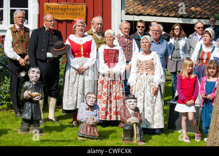 Gruppe der älteren Schweden gekleidet in traditionellen Kostümen. Gemeinde Öckerö, nördlichen Schären, Bohuslan, Göteborg, Schweden Stockfoto