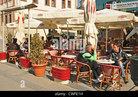 Europa, Makedonien, Bitola, Café auf Straße Stockfoto