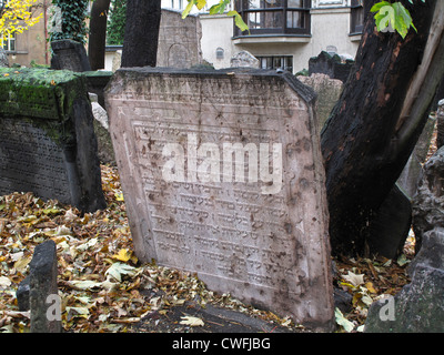 Alten jüdischen Friedhof in Prag, liegt in der Josefstadt (Josefov), das jüdische Viertel in Prag in der Tschechischen Republik. Der Friedhof ist von 1439. Stockfoto