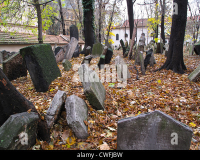 Alten jüdischen Friedhof in Prag, liegt in der Josefstadt (Josefov), das jüdische Viertel in Prag in der Tschechischen Republik. Der Friedhof ist von 1439. Stockfoto