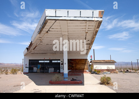 Verlassene Tankstelle entlang der Route 66 in Ludlow, Kalifornien Stockfoto