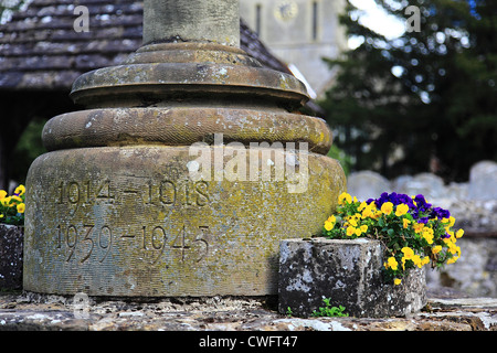 Kriegerdenkmal in Shere Dorf Surrey Hills, England Stockfoto