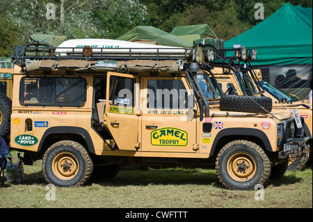 Anzeige der CAMEL TROPHY Land Rover Defenders an der jährlichen Eastnor Land Rover zeigen Herefordshire England UK Stockfoto