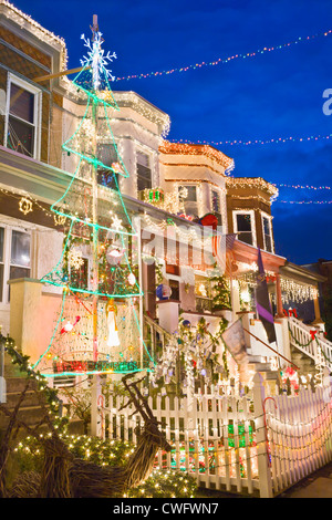 Hampden-Nachbarschaft dekoriert 34th Street für Weihnachten, Baltimore, Maryland Stockfoto