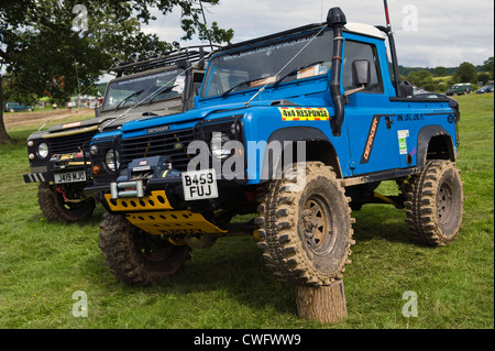 Stark modifiziert 4 x 4 Land Rover Defender 90 für extreme Offroad an der jährlichen Eastnor Land Rover zeigen Herefordshire England UK Stockfoto