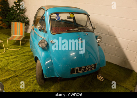 Die Kabinenrollers Museum, Langrick, Boston, Lincolnshire. VEREINIGTES KÖNIGREICH. BMW Isetta. Stockfoto