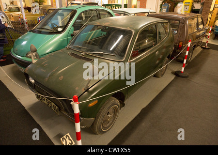 Die Kabinenrollers Museum, Langrick, Boston, Lincolnshire. VEREINIGTES KÖNIGREICH. Seltene Suzuki Fronte Stockfoto