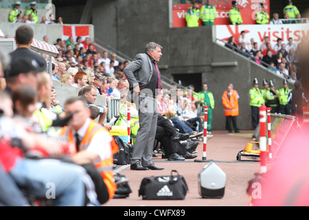 Die vielen Gesichter von Sam Allardyce als He Uhren sein Team West Ham, verlieren drei Null Weg von zu Hause bei Swansea City. Stockfoto