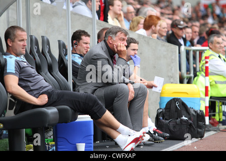 Die vielen Gesichter von Sam Allardyce als He Uhren sein Team West Ham, verlieren drei Null Weg von zu Hause bei Swansea City. Stockfoto