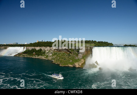 Niagarafälle - Blick über den Niagara River zu den Niagarafaellen Stockfoto