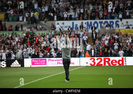 Ki Sung-Yueng ist als Neuzugang für Swansea City im Liberty Stadium August 2012 enthüllt. Stockfoto