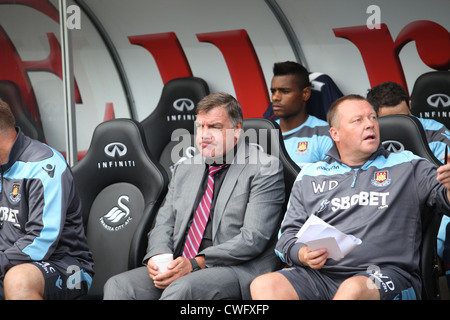 Die vielen Gesichter von Sam Allardyce als He Uhren sein Team West Ham, verlieren drei Null Weg von zu Hause bei Swansea City. Stockfoto