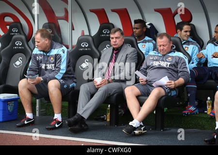 Die vielen Gesichter von Sam Allardyce als He Uhren sein Team West Ham, verlieren drei Null Weg von zu Hause bei Swansea City. Stockfoto