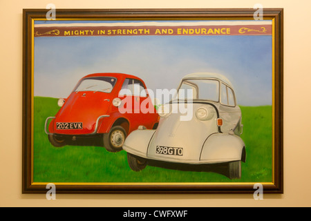 Die Kabinenrollers Museum, Langrick, Boston, Lincolnshire. VEREINIGTES KÖNIGREICH. BMW Isetta und Messerschmitt KR200 Stockfoto