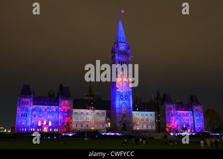 Ottawa - das Parlamentsgebäude auf dem Parlamentshügel in der Nacht Stockfoto