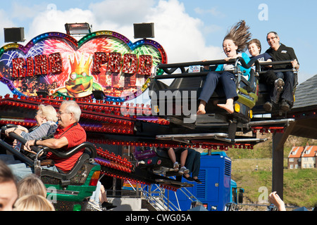 Fahrgeschäfte bei Whitby Regatta Stockfoto