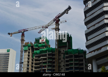 Die Bautätigkeit auf einem Hochhaus in Singapur. In den meisten Teilen von Singapur schien immer es zu einer solchen Tätigkeit. Stockfoto
