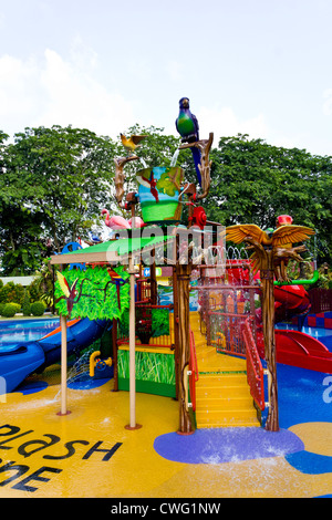 Spritzbereich innerhalb der Jurong Bird Park in Singapur, ein Ort, wo Kinder in einer farbenfrohen Umgebung nass werden könnte Stockfoto