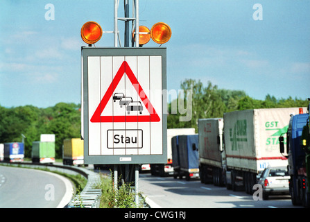 Stau-Warnung an der deutsch-polnischen Grenze in Frankfurt / Oder-Swiecko Stockfoto