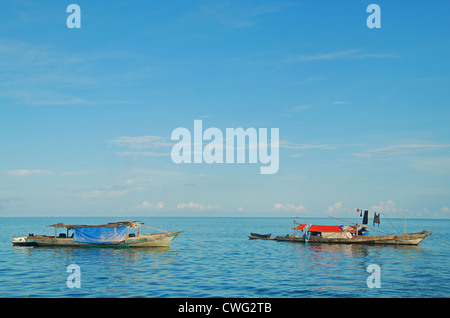 Malaysia, Borneo, Semporna, Mabul, Dayak Lau (Seezigeuner) Leben auf Booten und hölzerne Häuser auf Stelzen Stockfoto