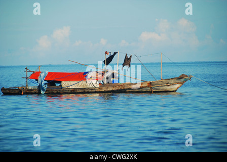 Malaysia, Borneo, Semporna, Mabul, Dayak Lau (Seezigeuner) Leben auf Booten und hölzerne Häuser auf Stelzen Stockfoto