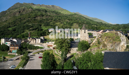 Panoramablick auf Boí Dorf in Vall de Boí, Katalonien, Spanien. Stockfoto