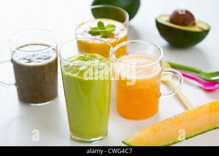 Sorten von Obst Smoothie [Avocado, Mango, Melone, Drachenfrucht] Stockfoto