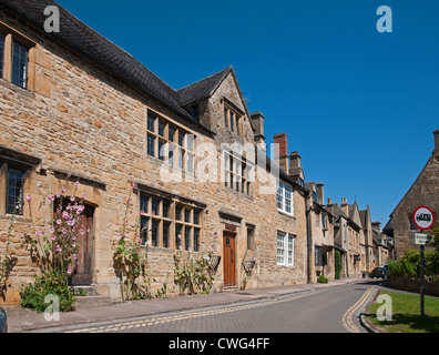 Traditionellen Cotswold Steinhäuser niedriger High Street Chipping Campden Gloucestershire, England Stockfoto