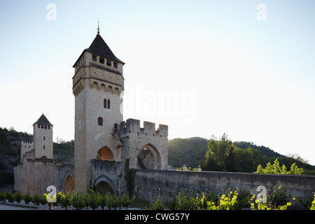 Mittelalterliche Brücke Pont Valentré über den Fluss Lot in Cahors Stockfoto