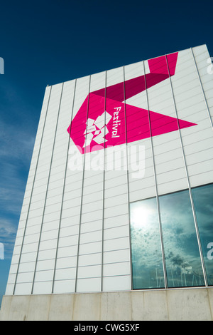 Die Turner Contemporary Gallery, Margate, mit dem 2012-Olympia-Logo. Stockfoto