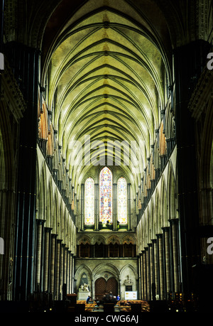 Kathedrale von Salisbury, das Kirchenschiff aus dem Osten, 13. Jahrhundert frühen englischen gotischen Architektur Interieur Interieur Wiltshire England Stockfoto