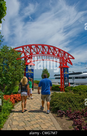 Familie gehen am Navy Pier in Chicago, Illinois Stockfoto