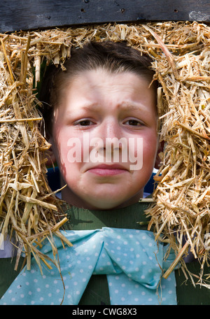 Seltsame und wunderbare Kreationen auf das olympische Motto 2012 Higham Scarecrow Festival, in der Nähe von Pendle, Lancashire, UK Stockfoto