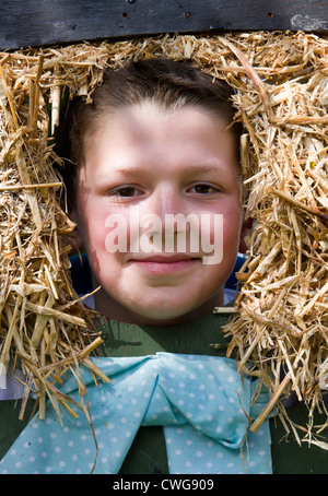 Seltsame und wunderbare Kreationen auf das olympische Motto 2012 Higham Scarecrow Festival, in der Nähe von Pendle, Lancashire, UK Stockfoto