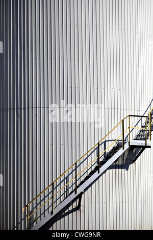 Detail einer Leiter hinauf ein großes reservoir Stockfoto